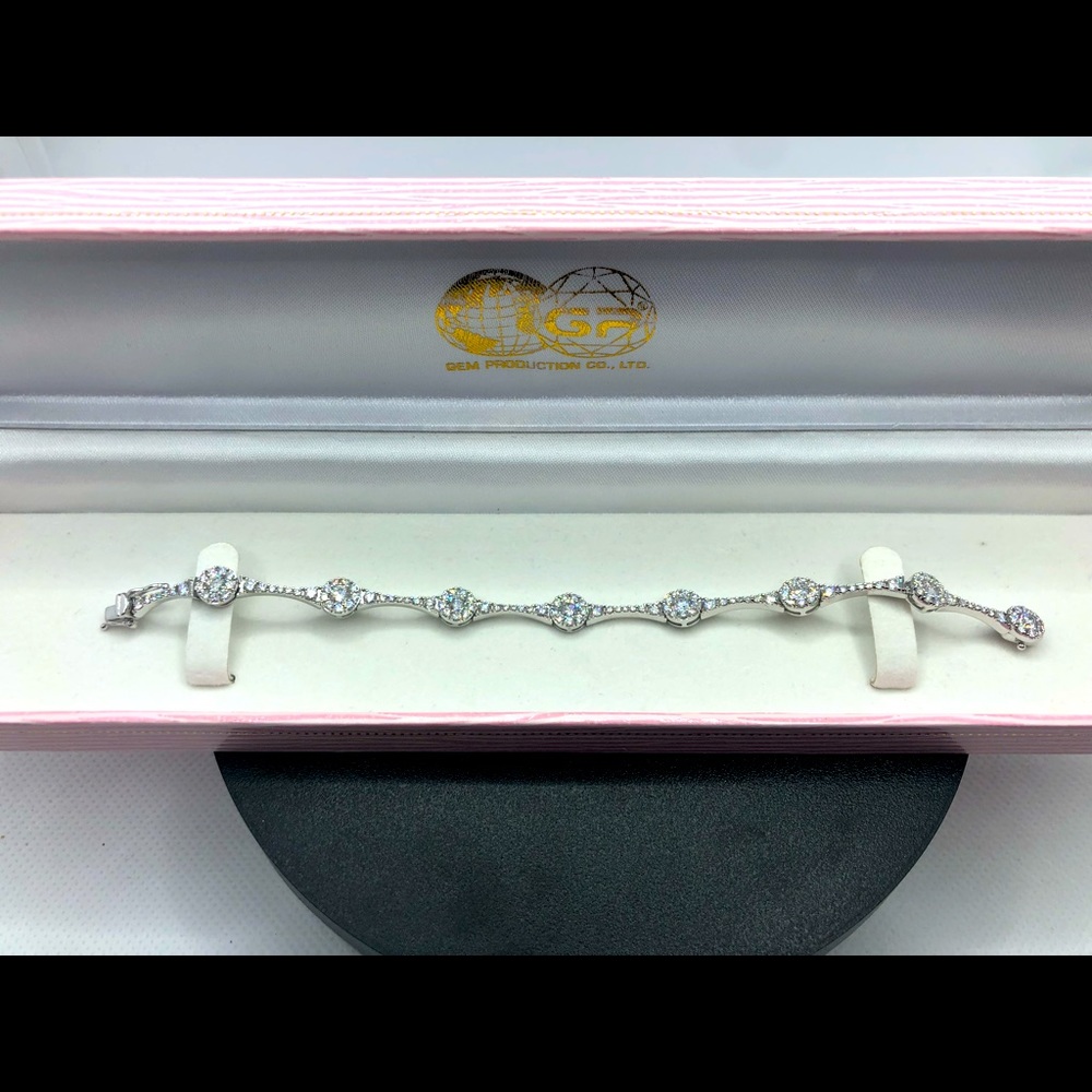 18KT White Gold Round Cut Diamond Woman’s Bracelet